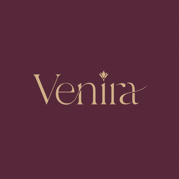 Venira logo – minimalistisk gulltypografi med blomstret ikon, brukt som merkevareprofil for smykker.