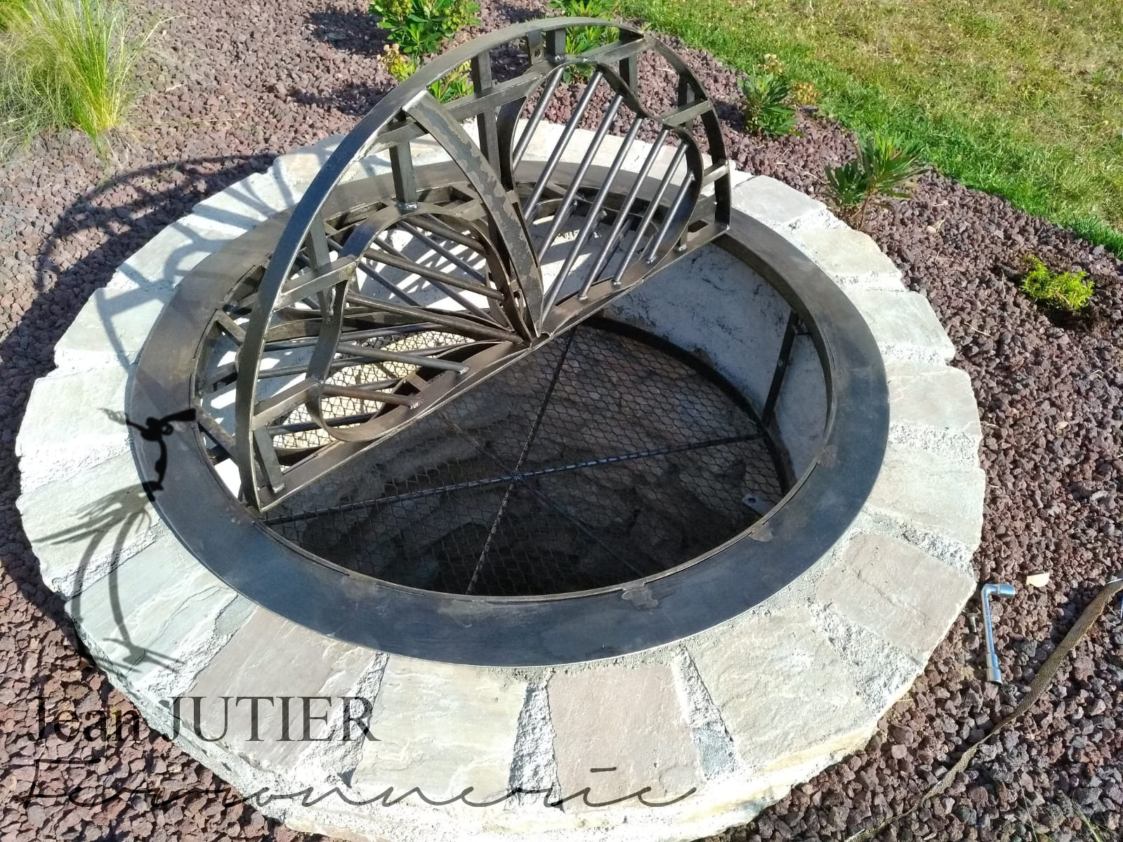 Ferronnerie Jean Jutier | Extérieur | Grille de puits
