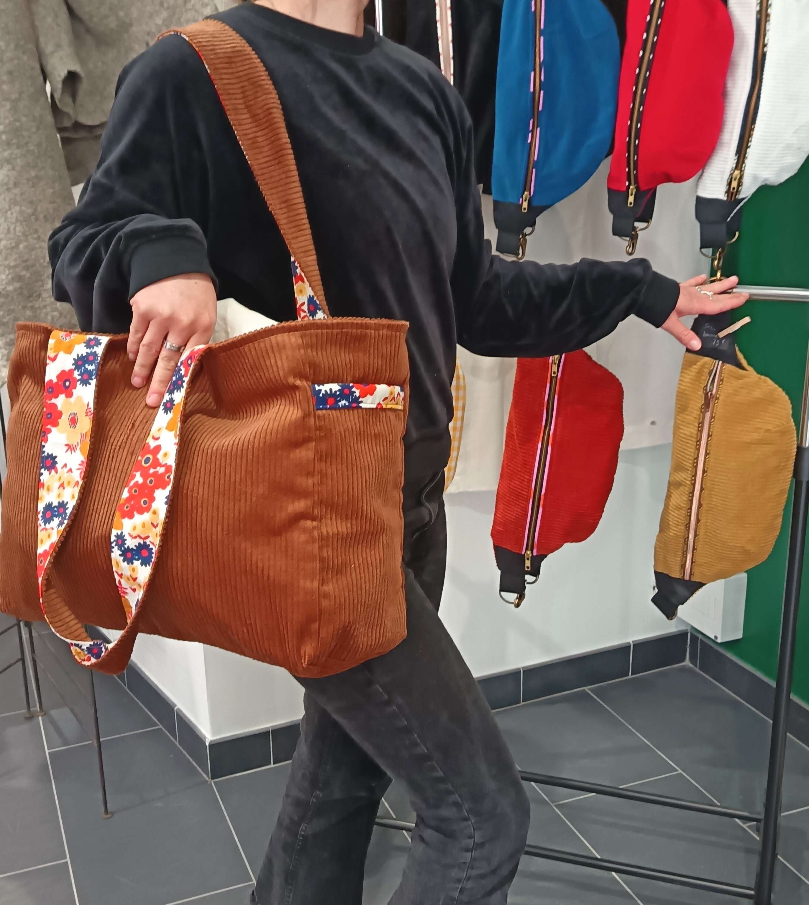 Sac cabas RITA velours grosses côtes marron moka et coton à fleurs 