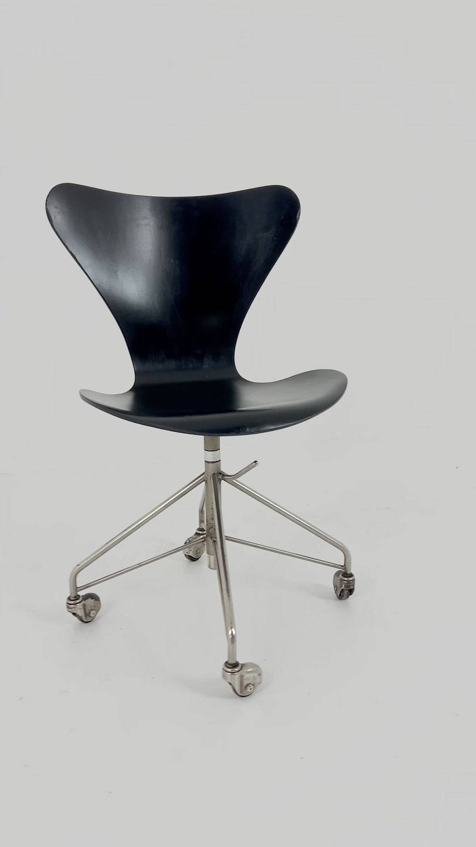 Thumbnail: Model 3217 Chair by Arne Jacobsen for Fritz Hansen, 1960s