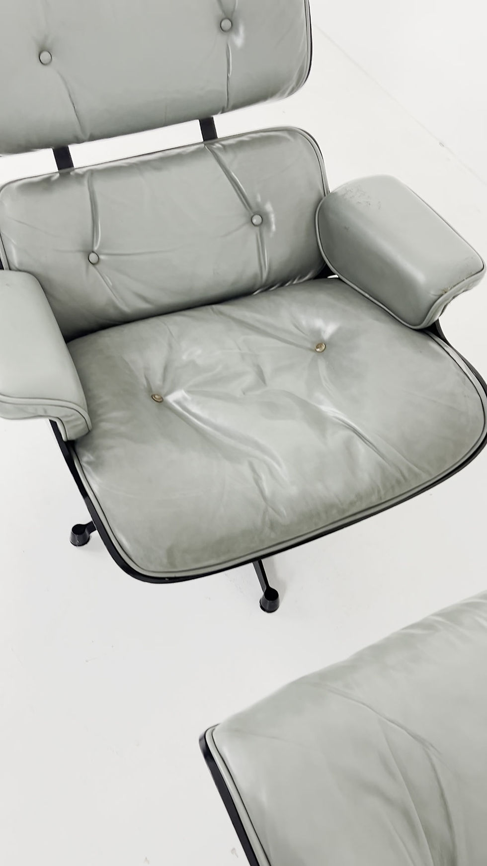 Thumbnail: Lounge Chair with ottoman by Charles & Ray Eames for Herman Miller, 1970s