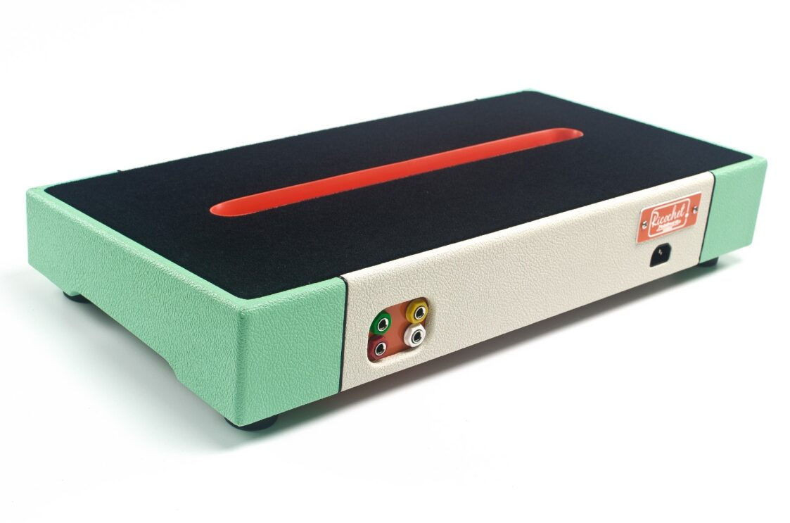 Ricochet Seafoam/Ivory Pedalboard (Medium)