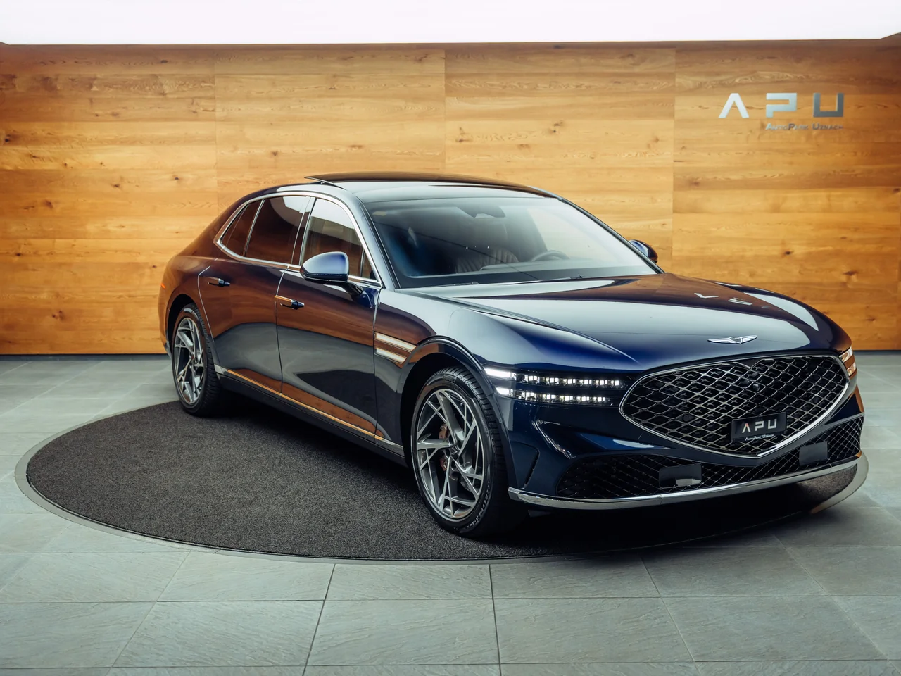 G90 Luxury Plus AWD