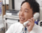 営業する先輩