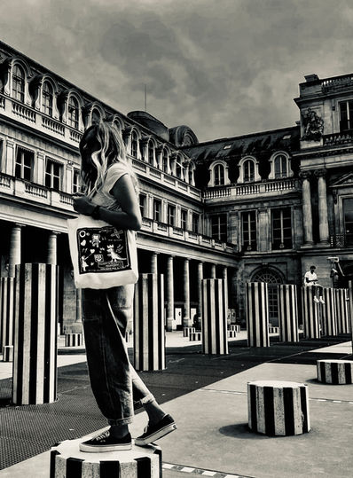 tote bag love genius 
Keith haring-basquiat-banksy-paris 