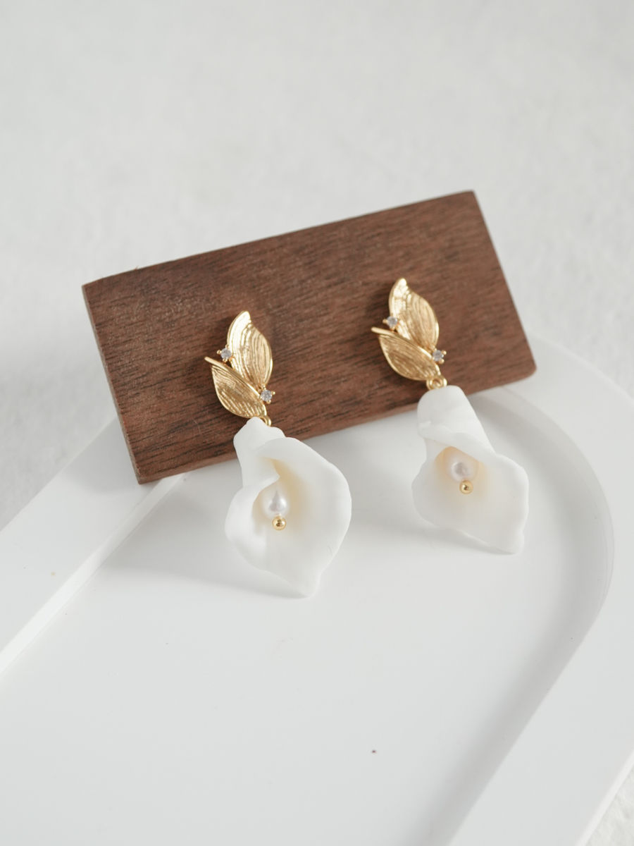 Calla Lily Pearl Earrings for Brides,Hand-Sculpted Porcelain Wedding Day Jewelry