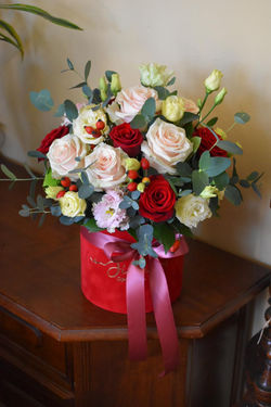 Kutija sa ruzama i mini ruzama