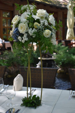 Dekoracija stolova za goste