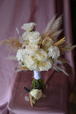 Bidermajer sa suvim detaljima