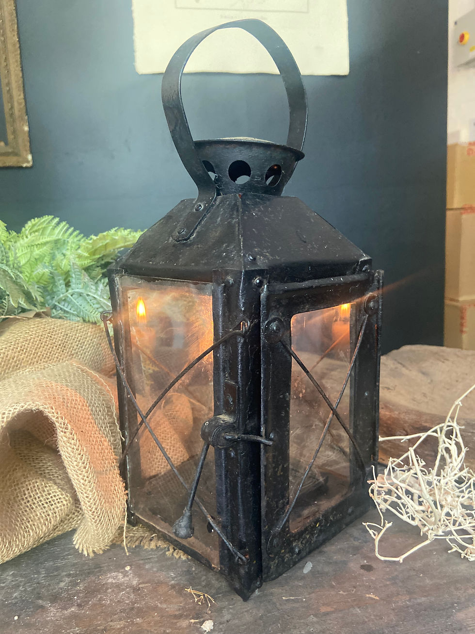 Thumbnail: Fabulous Antique French Toleware Bunker Lamp
