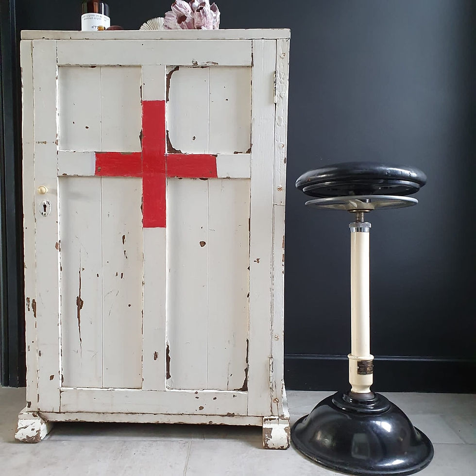 Thumbnail: Heavy Oak Chippy Paint Cabinet