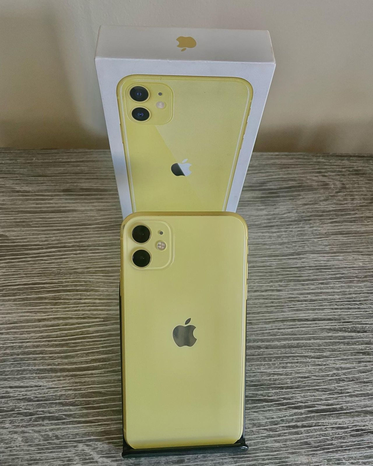 iPhone 11 Amarelo 64GB (TELA TROCADA)(SEMINOVO)