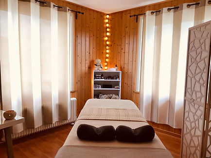 DOUDEHA Massages : Bien-être - détente / Dos, nuque, épaules / Thérapeutique / Ventouses / Lemniskate / Soins énergétiques REIKI / Aromathérapie Bulle / Blonay