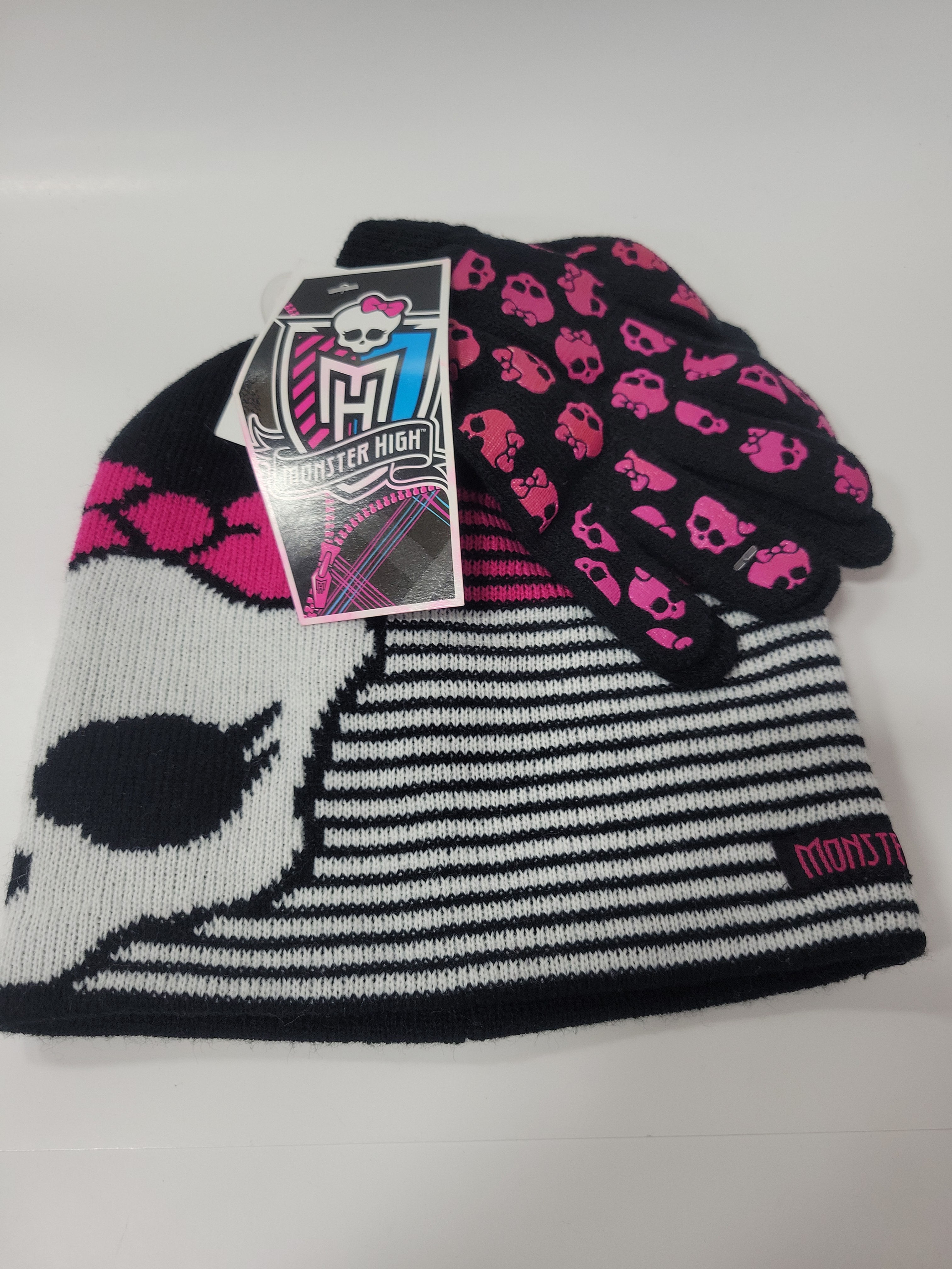 Monster high beanie and gloves set