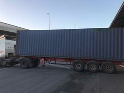 Hangar 182 camion porte conteneur