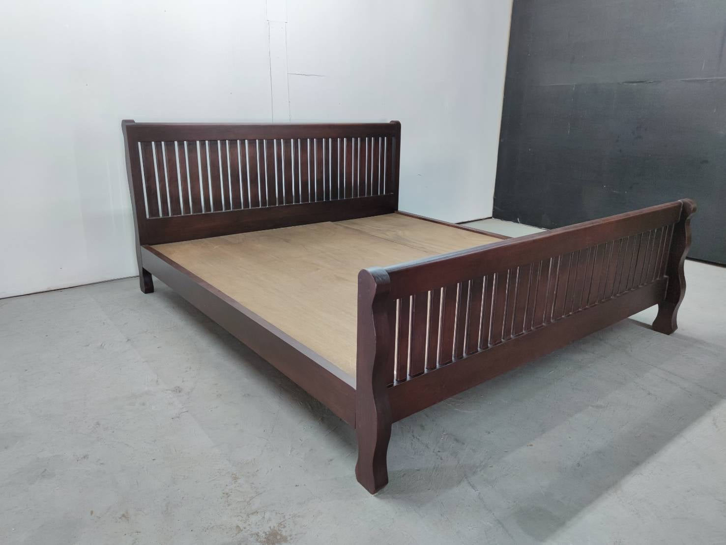 Publico Platform Bed