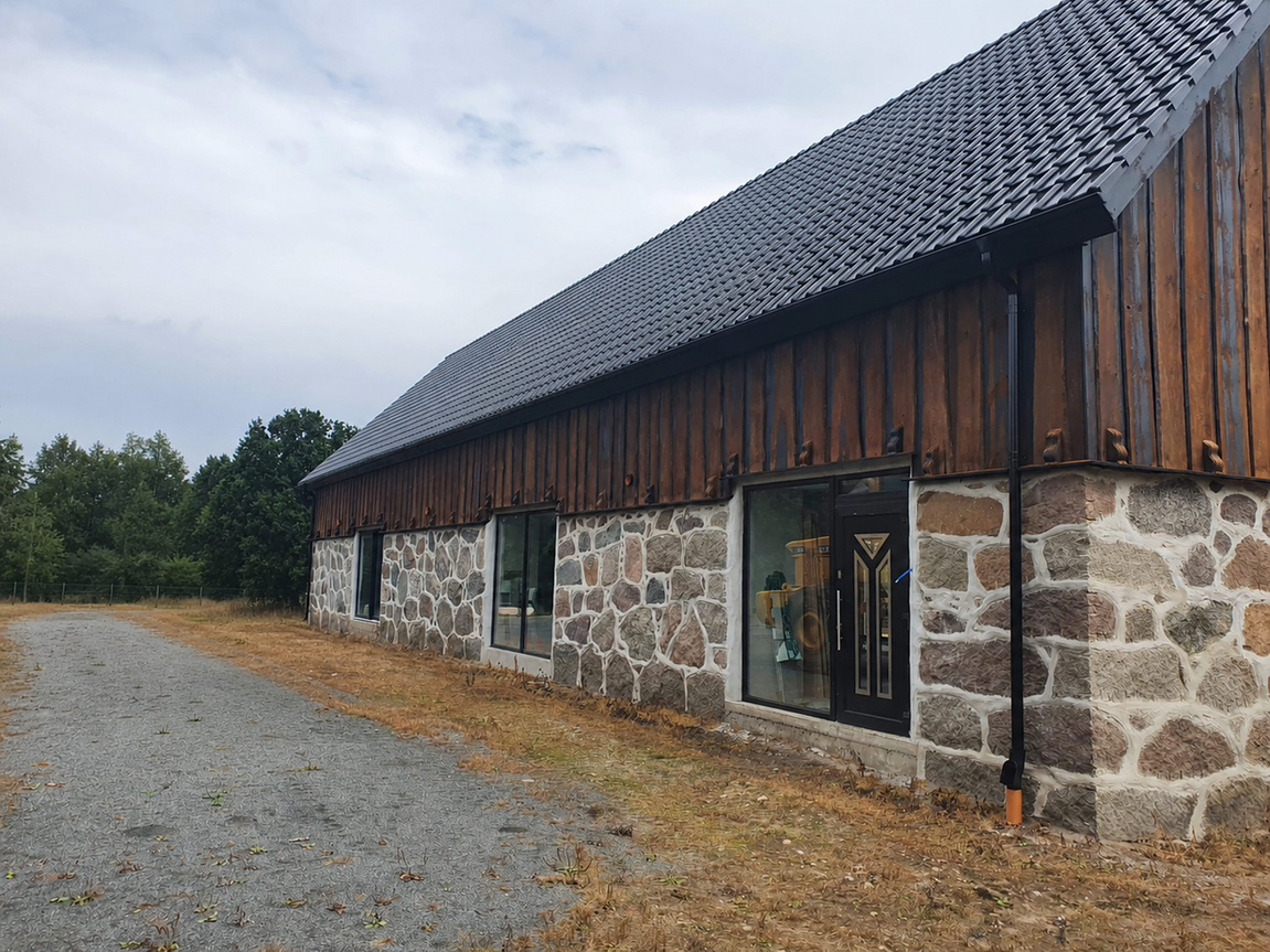 Totalrenoverad gråstens skånelänga i Skåne