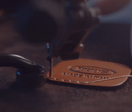 BRIC's_Img_Brand_Leather_Logo_aboutus.png