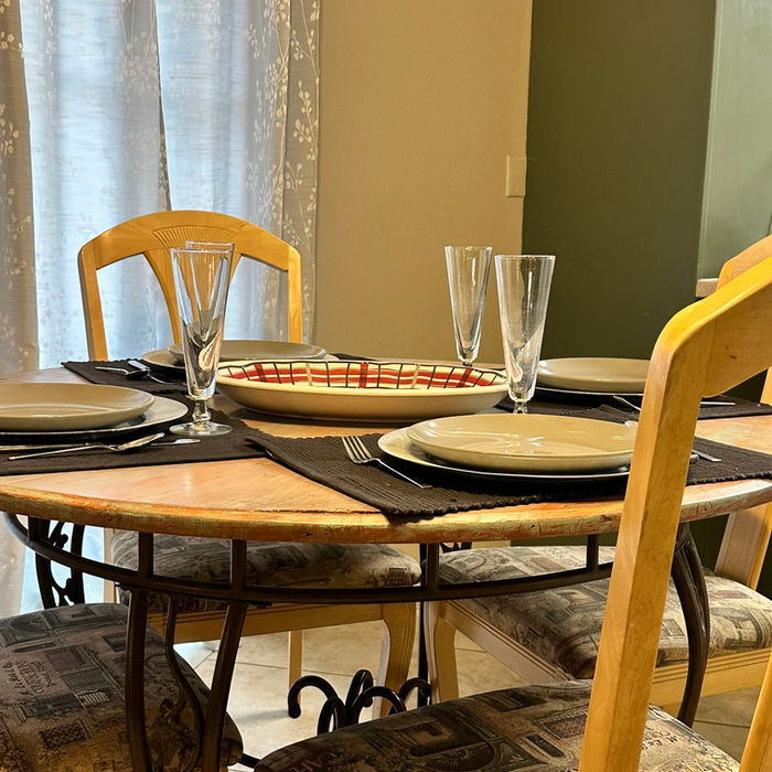 Dining table setting: four place settings, fruit bowl