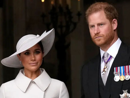 Prince Harry and Meghan Markle are preparing to return to the UK: their private security plan and the risk of turning the trip into a global media “spectacle.” 
