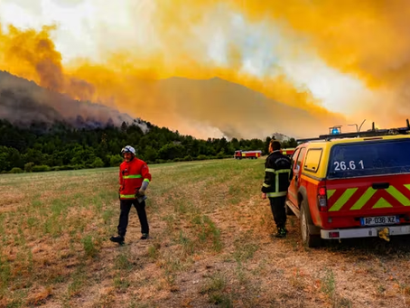 Un incendie hors de contrôle ravage la Drôme : plus de 3.500 hectares déjà détruits, des villages évacués