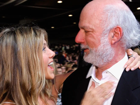 Jennifer Aniston Calls Him ‘Papa Burrows’: The Man Behind the Success of ‘Friends’ and the Emotional Story That Touched Hollywood.
