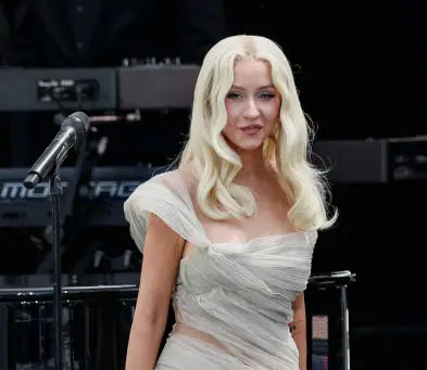 Christina Aguilera steals the spotlight at the Obama Presidential Center opening: Her stunning gown and special performance capture Hollywood’s attention.
