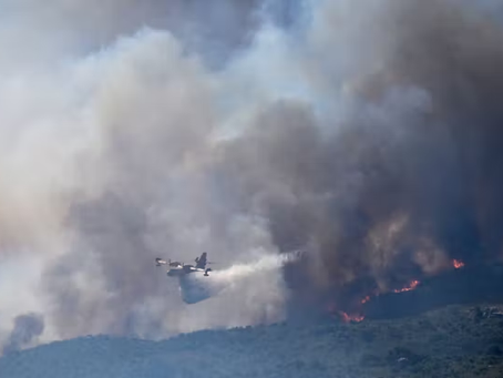Incendies dans le Sud-Ouest : des pilotes de Canadair dénoncent un manque de moyens aériens face aux feux