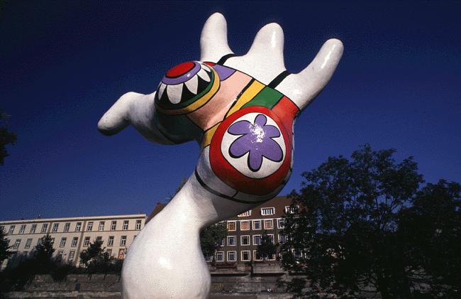 De Saint-Phalle  1-Nana[1].jpg