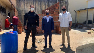 Paulo Maia e Felipe Mendonça inspecionam obras da Sala da Advocacia do presídio PB1