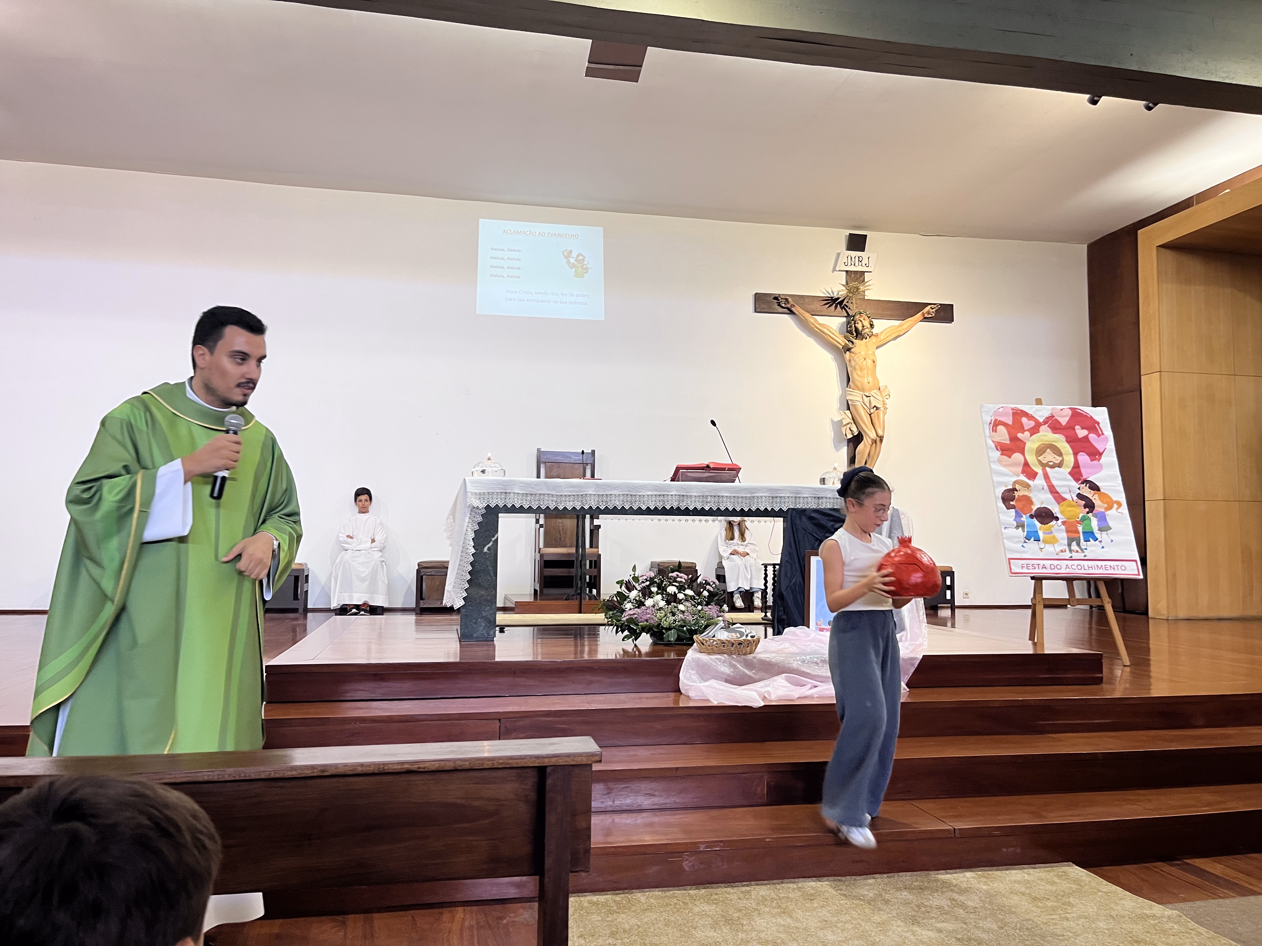 Romã, símbolo do respeito pela diferença de cada um, mas todos unidos na amizade uns aos outros a Jesus