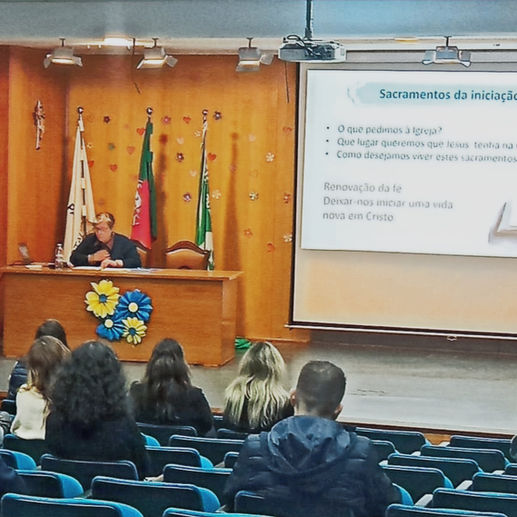 SEMEAR A FÉ EM FAMÍLIA: FORMAÇÃO CRISTÃ REÚNE PAIS NO EXTERNATO PAULO VI