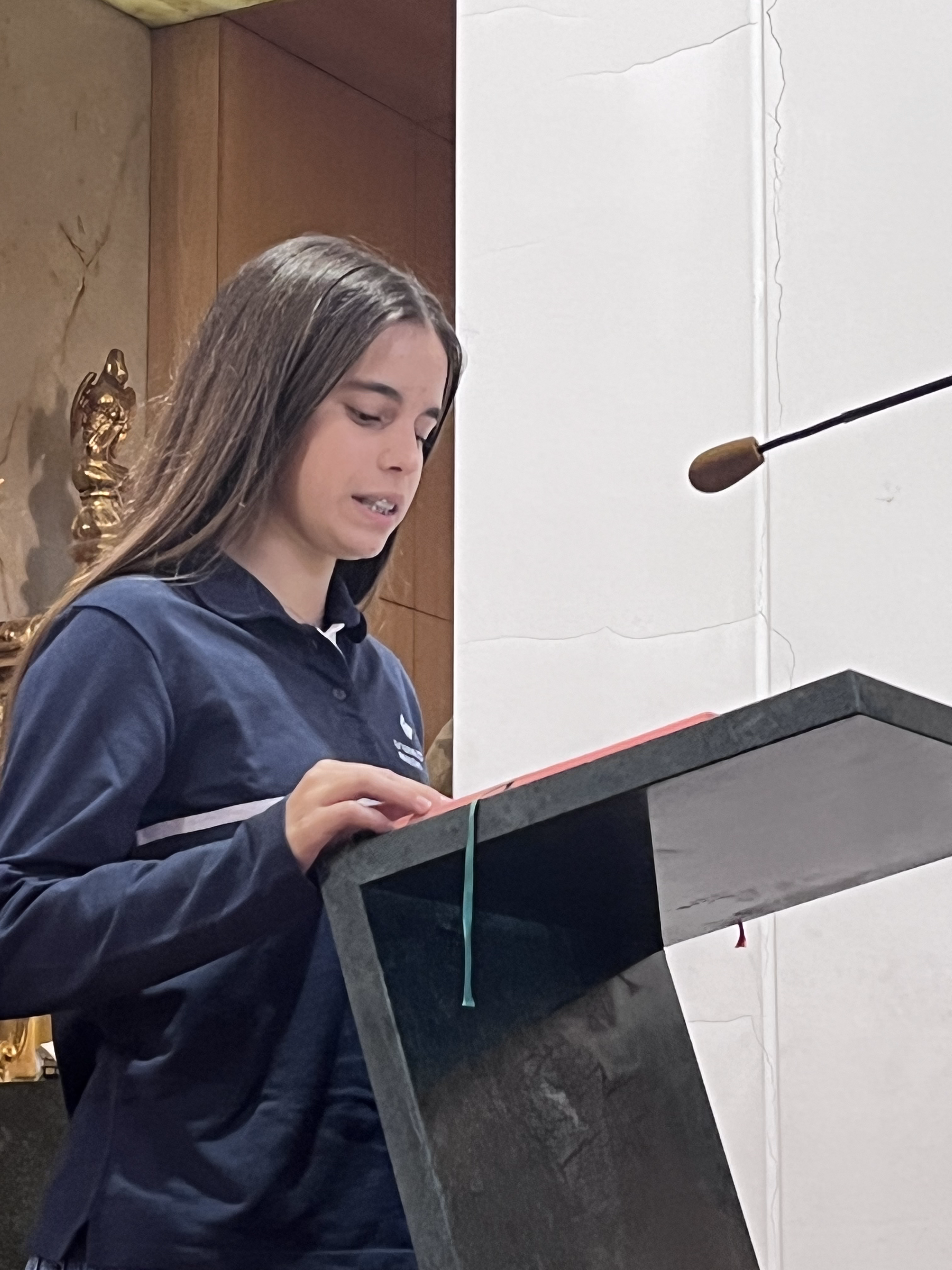 Aluna lê ação de Graças