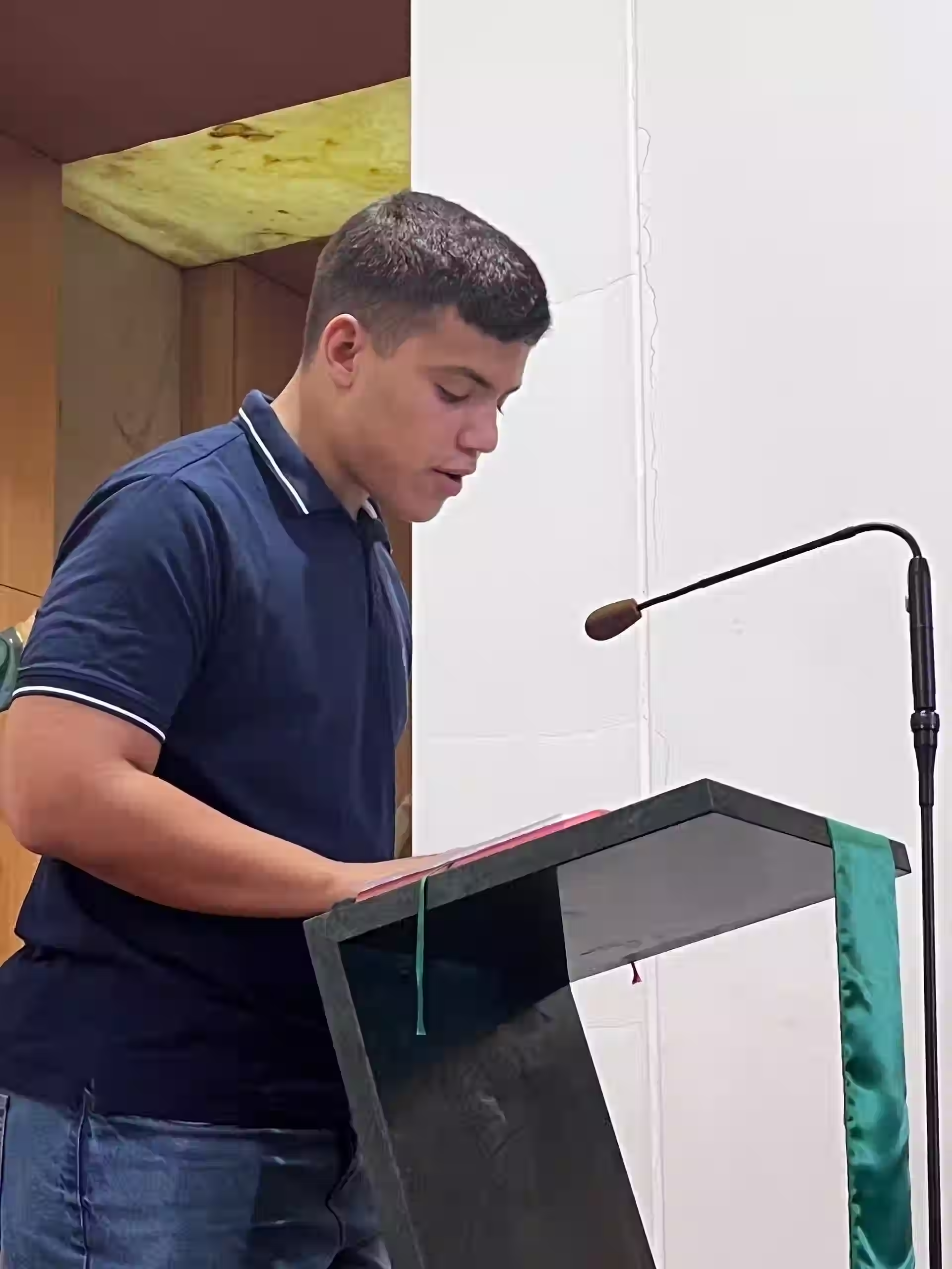 Ex- Aluno participa na leitura da Ação de Graças