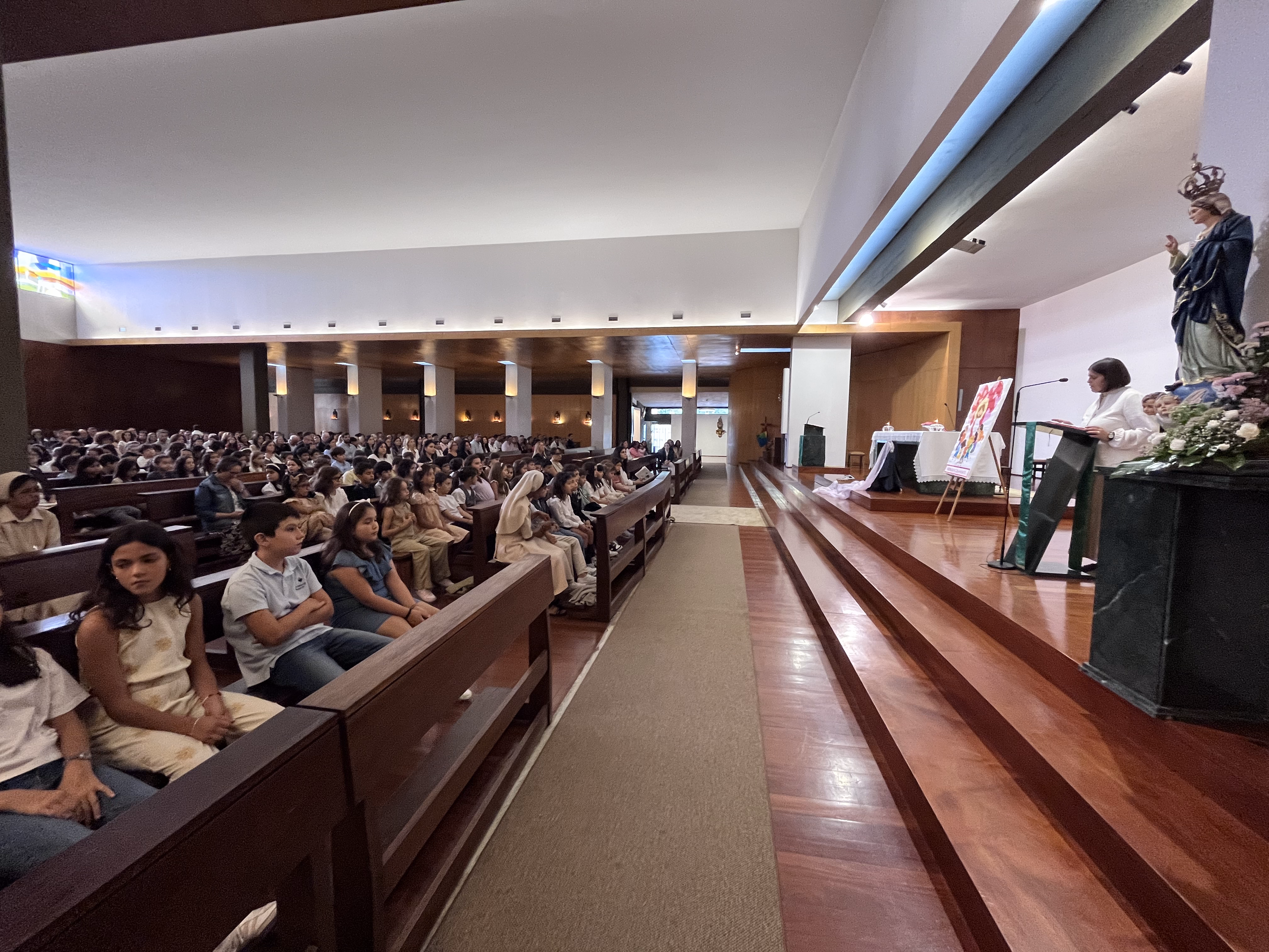 Igreja de São Lázaro, em Braga, com lotação completa para a Eucaristia da Festa do Acolhimento