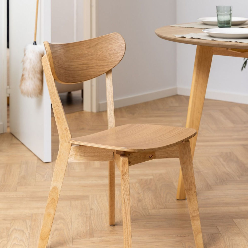 Thumbnail: Richmond Round Dining Table with 4 Richmond Dining Chairs – Oak Finish