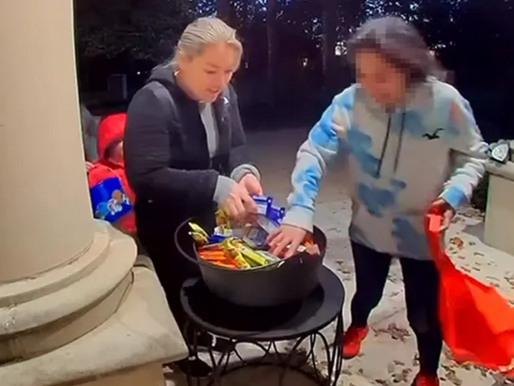 MOM & KIDSHALLOWEEN HOGS CAUGHT ON CAM!!!Scoop Up ALL The Candy