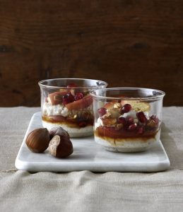 Rezept: Haselnuss-Maronencreme mit Granatapfel-Kompott