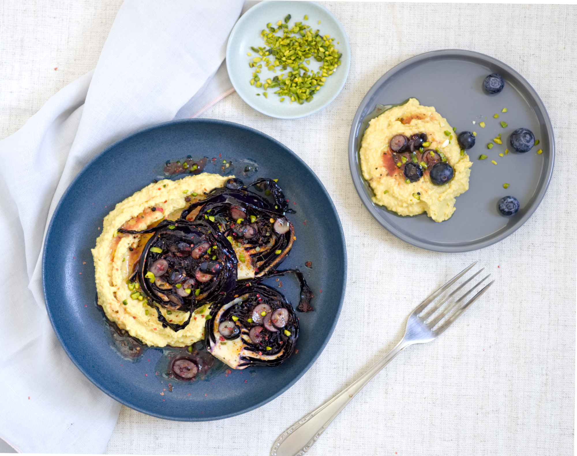 Rotkohlstaks mit Hummus