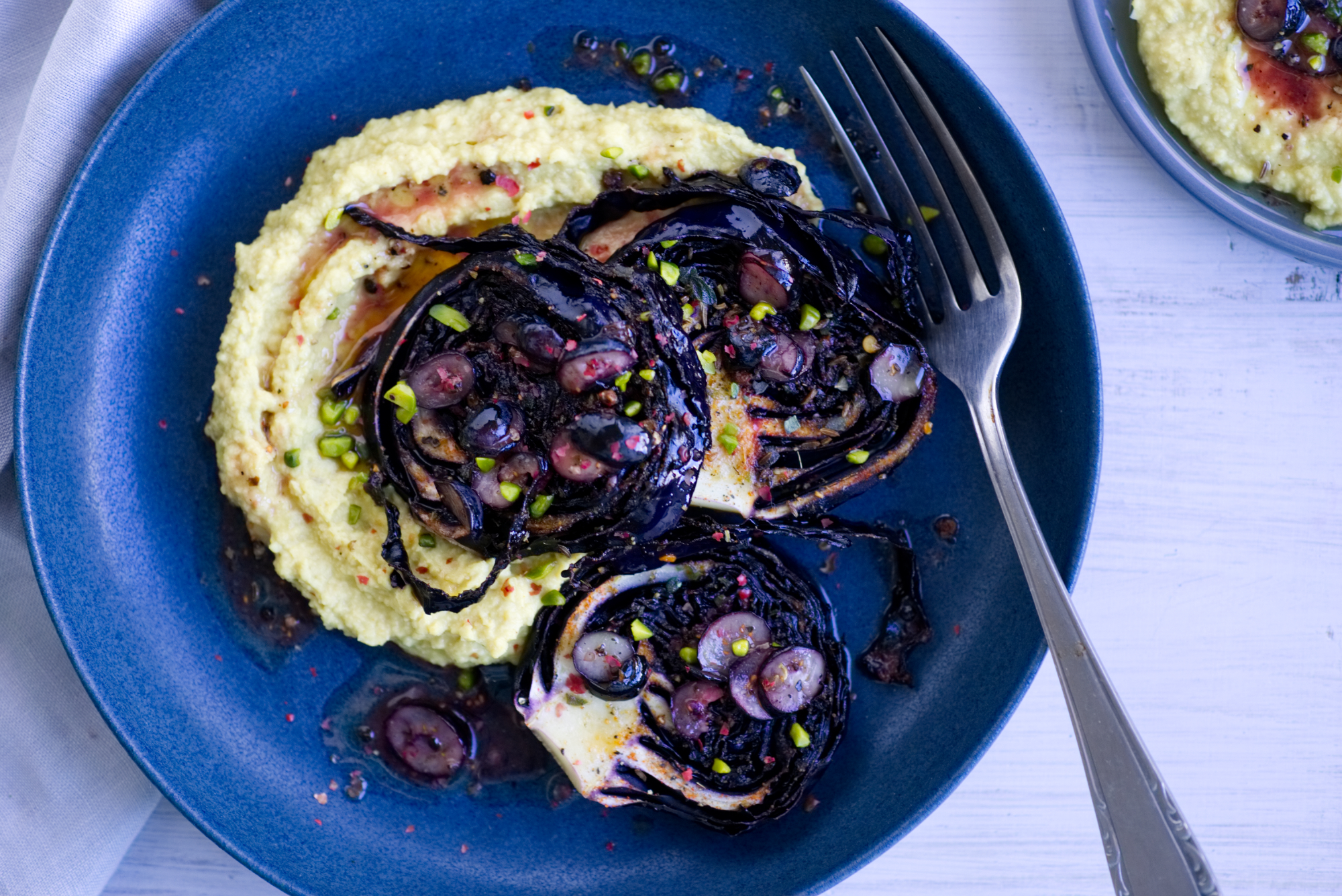 Rotkohlstaks mit Hummus