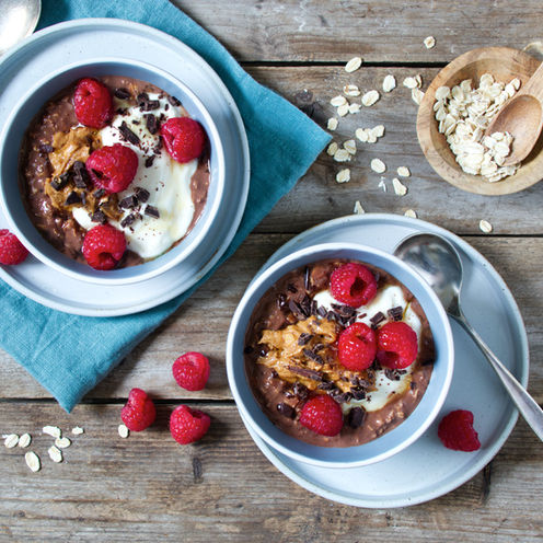 Schoko-Protein-Porridge mit Himbeeren