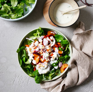 Rezept: Feldsalat mit Pflaumen und Gorgonzola-Dressing