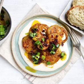 Gesundes Auberginen Rezept: Karamellisiert auf Feta-Creme