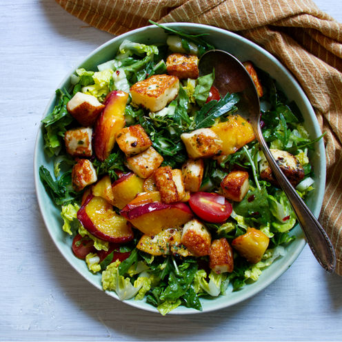 Salat mit Halloumi und Nektarine