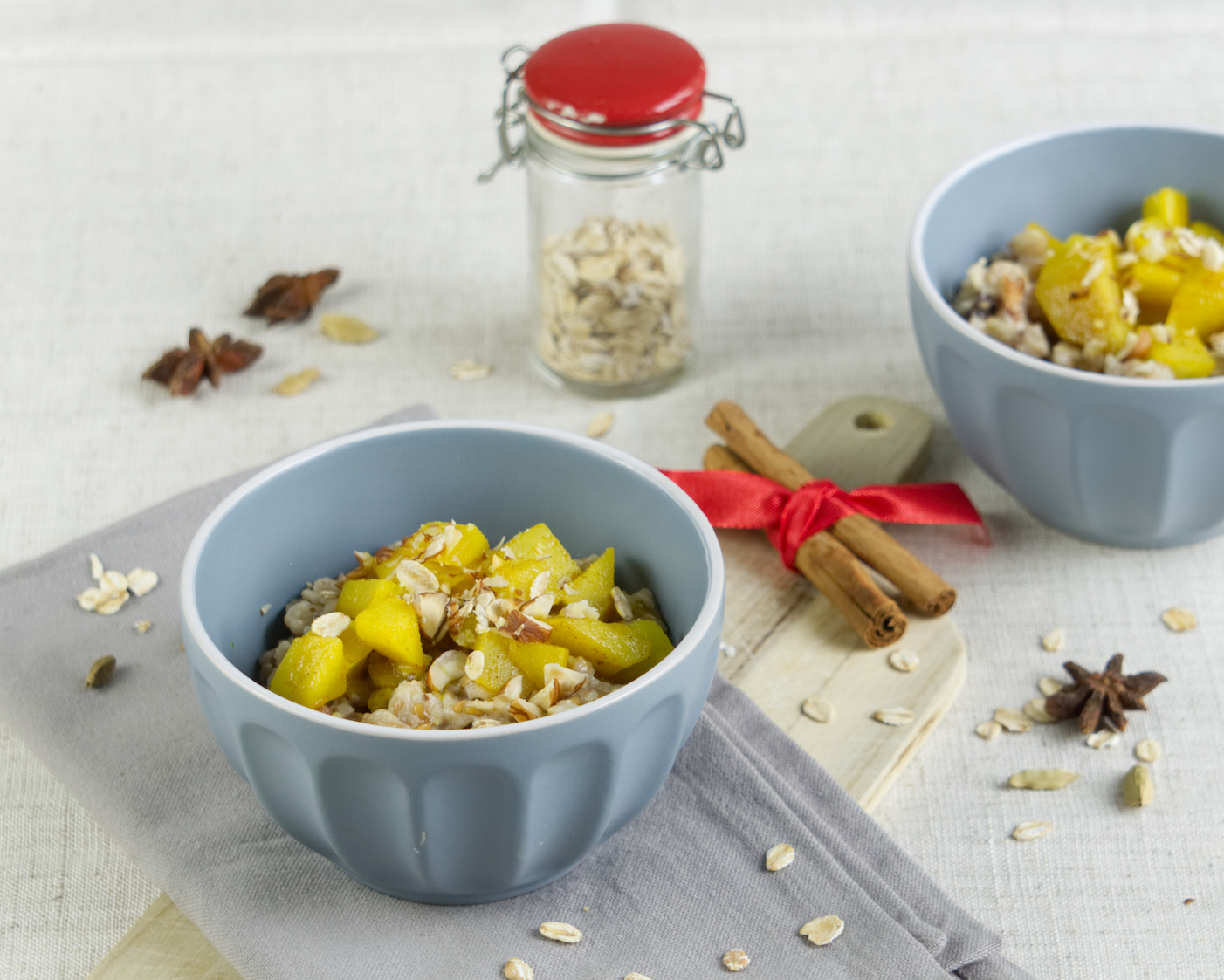 Ayurvedisches Hafer-Porridge mit Birnenkompott