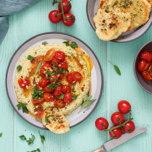 Karamellisierte Tomaten auf Kichererbsen-Dip