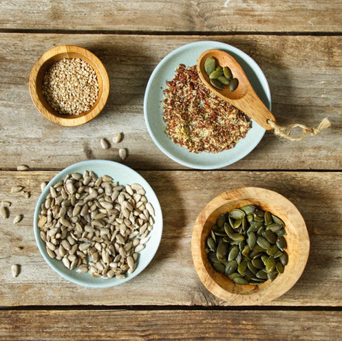 Kerniges Vergnügen: Seed Cycling in den Wechseljahren