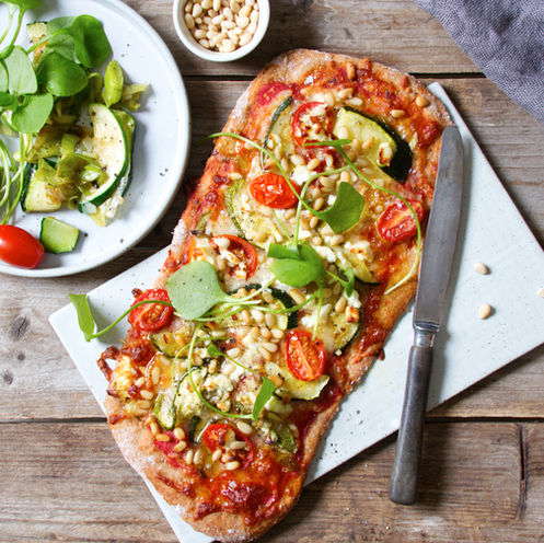 Rezept: Dinkel-Pizza-Fladen mit Zucchini und Lauch
