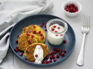 Gesund & lecker: Brokkoli-Bratlinge mit Joghurtdip