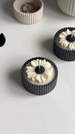 Pot Daisy Flower Deco Candle – Soy Wax